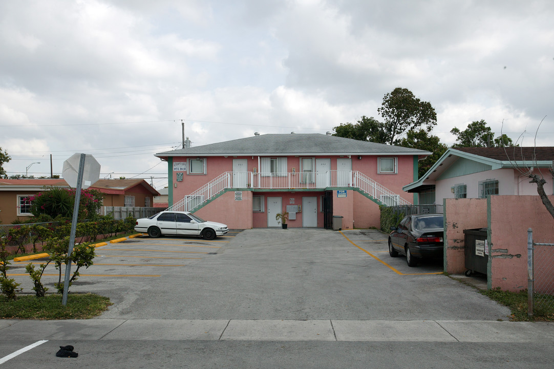 317 E 5th St in Hialeah, FL - Building Photo