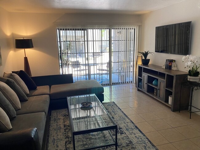 8020 E Thomas Rd, Unit 117 in Scottsdale, AZ - Foto de edificio - Building Photo