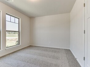 561 Grand Sycamore Dr in Washington, OK - Building Photo - Building Photo