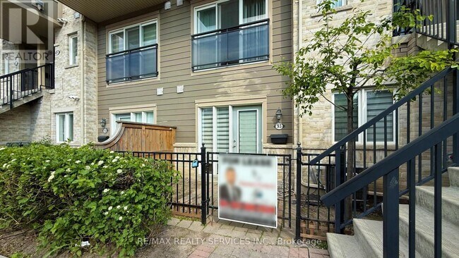 60-60 Fairwood Cir in Brampton, ON - Building Photo - Building Photo