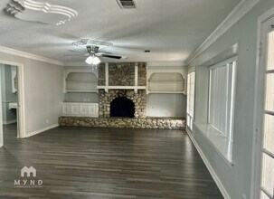 450 Old Hickory Dr in Conroe, TX - Foto de edificio - Building Photo