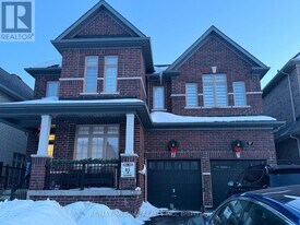 37 Faimira Ave in Georgina, ON - Building Photo