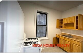 6102 43rd Ave, Unit 1 in Woodside, NY - Building Photo