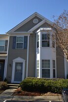 913 Prestwyck Ct in Alpharetta, GA - Building Photo