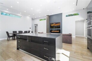 6230 Beeman Ave in Los Angeles, CA - Building Photo