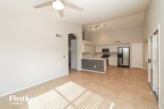 12557 W Holly St in Avondale, AZ - Foto de edificio - Building Photo