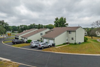 Sumter Lane Townhomes in Bloomington, MN - Foto de edificio - Building Photo