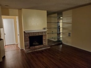 958 Picador Blvd in San Diego, CA - Foto de edificio - Building Photo