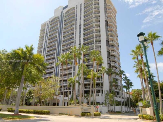 3600 Yacht Club Dr in Aventura, FL - Building Photo - Building Photo