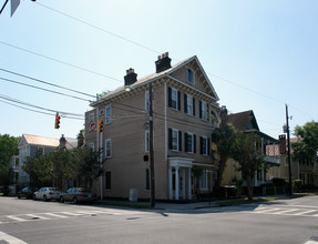 216 Ashley Ave in Charleston, SC - Foto de edificio - Building Photo