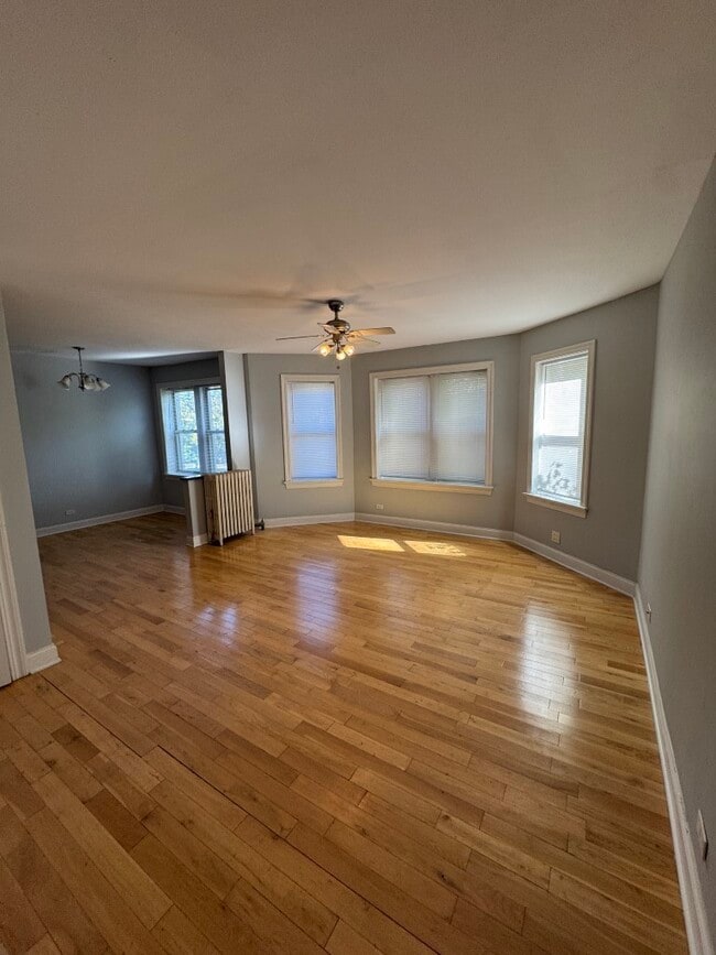 2900 N Kolmar Ave in Chicago, IL - Foto de edificio - Building Photo