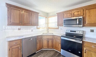 1403 Rolling Dr in Greenwood, MO - Building Photo - Building Photo