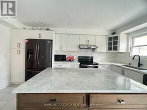 5404 Heritage Hills Blvd in Mississauga, ON - Building Photo - Building Photo