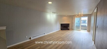 718 Kirkland Cir in Kirkland, WA - Building Photo - Building Photo