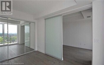 297 College St in Toronto, ON - Building Photo - Building Photo
