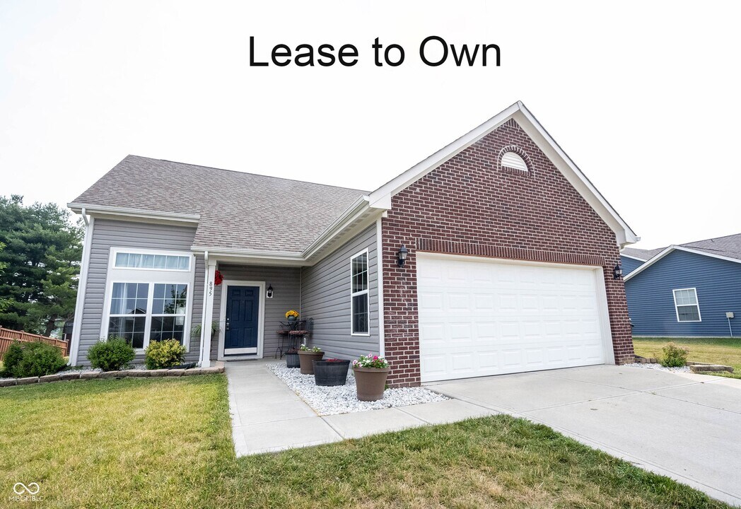 895 Geronimo Dr in Greenfield, IN - Foto de edificio