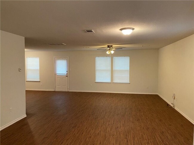 11808 Plains Valley Dr in Austin, TX - Building Photo - Building Photo