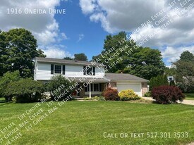 1916 Oneida Dr in Okemos, MI - Building Photo