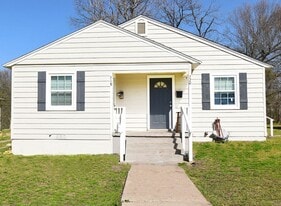 518 Loraine Cir in Greenville, TX - Building Photo