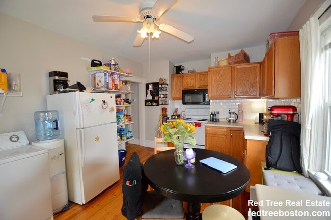 8 Trafford St, Unit 2