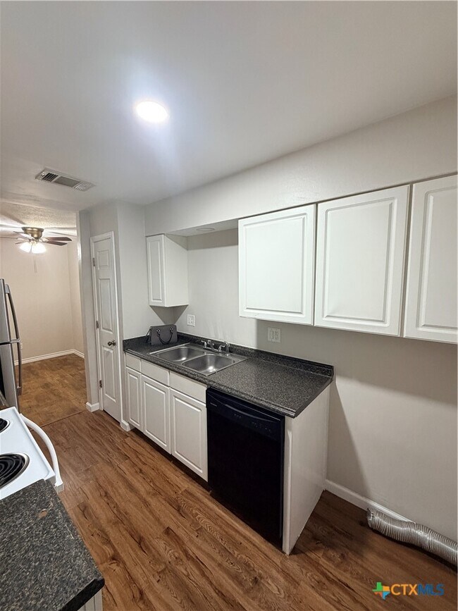 208 Uhland Rd in San Marcos, TX - Building Photo - Building Photo