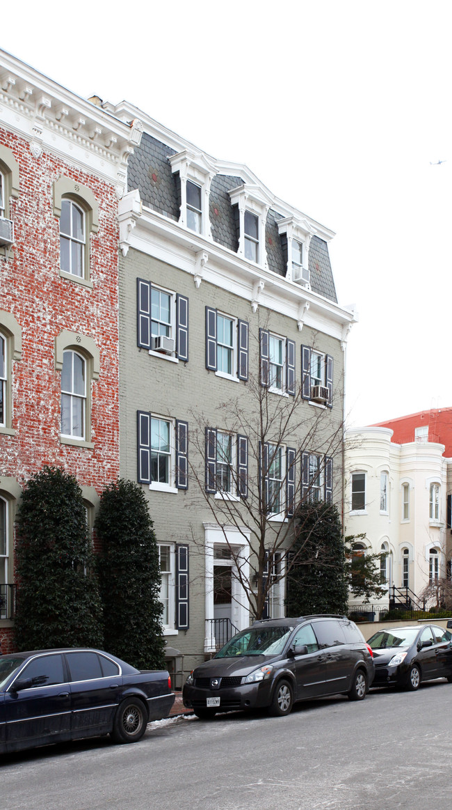 3230 N St NW in Washington, DC - Foto de edificio - Building Photo