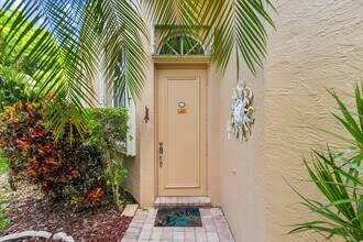 4663 Carlton Golf Dr in Wellington, FL - Building Photo - Building Photo