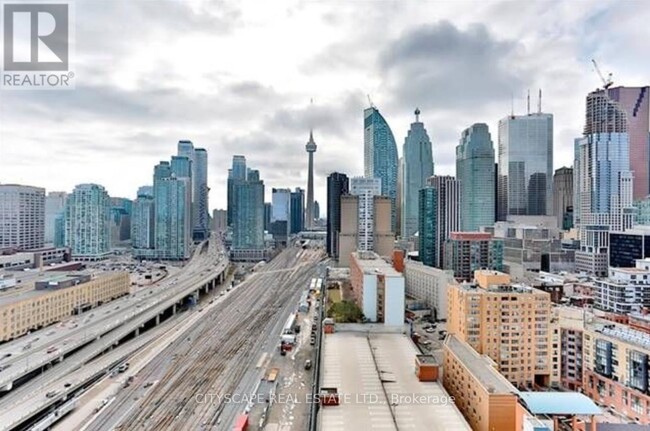 1-2111 Market St. in Toronto, ON - Building Photo - Building Photo