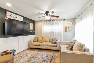7703 Southside Ln in Tampa, FL - Building Photo - Building Photo