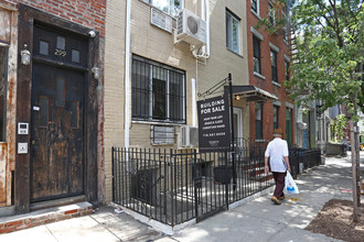 301 S 4th St in Brooklyn, NY - Building Photo - Building Photo