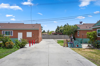 926 N Bewley St in Santa Ana, CA - Building Photo - Building Photo