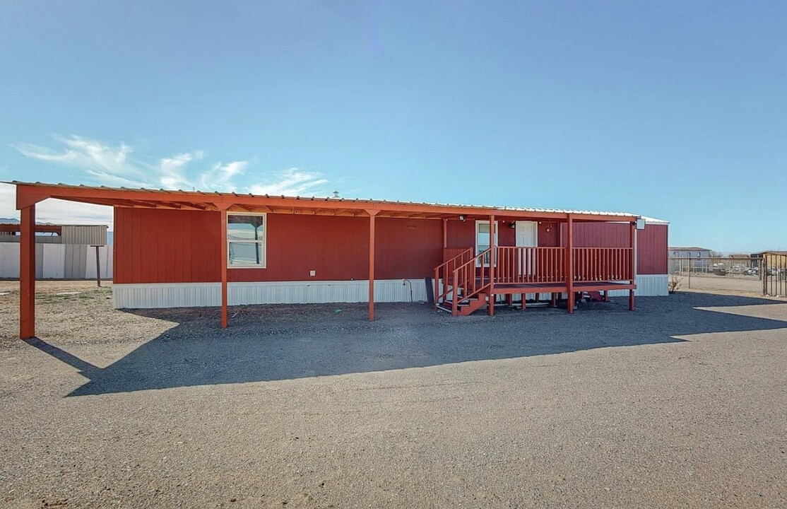 46 Hopi Dr in Los Lunas, NM - Building Photo