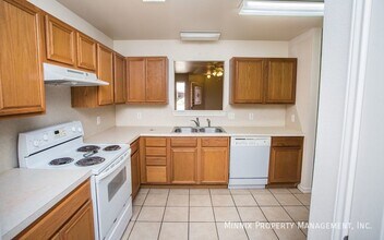 908 N Belmont Ave in Lubbock, TX - Foto de edificio - Building Photo