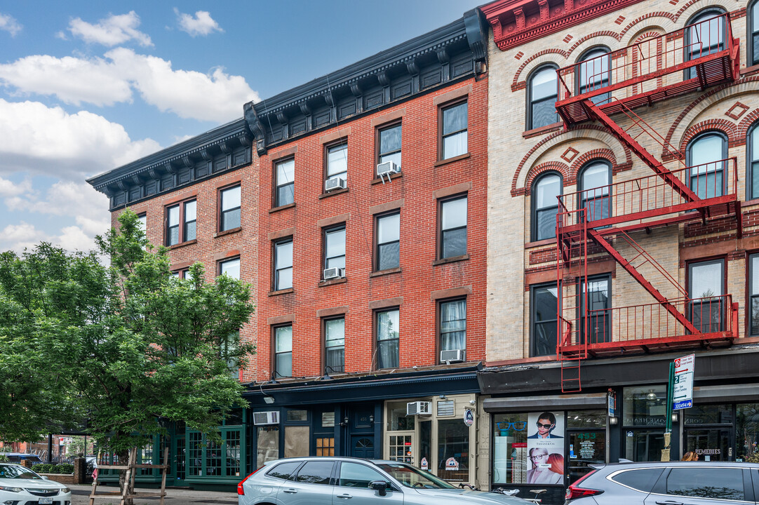 451 Court St in Brooklyn, NY - Building Photo