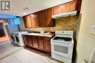 136 Prohill St in Pickering, ON - Building Photo - Building Photo