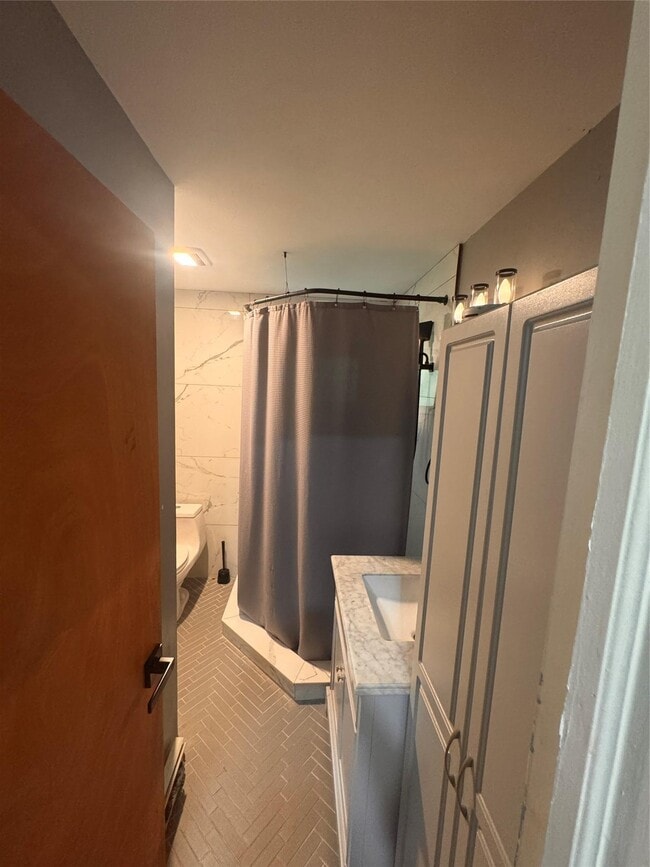 239 Lake Ave in Deer Park, NY - Building Photo - Building Photo