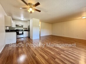 5558 SW Beaverton Hillsdale Hwy in Portland, OR - Building Photo - Building Photo