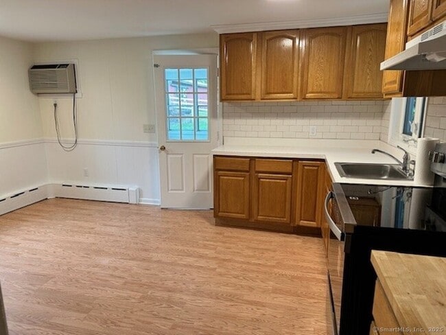 115 Center St, Unit 1 in Wolcott, CT - Building Photo - Building Photo