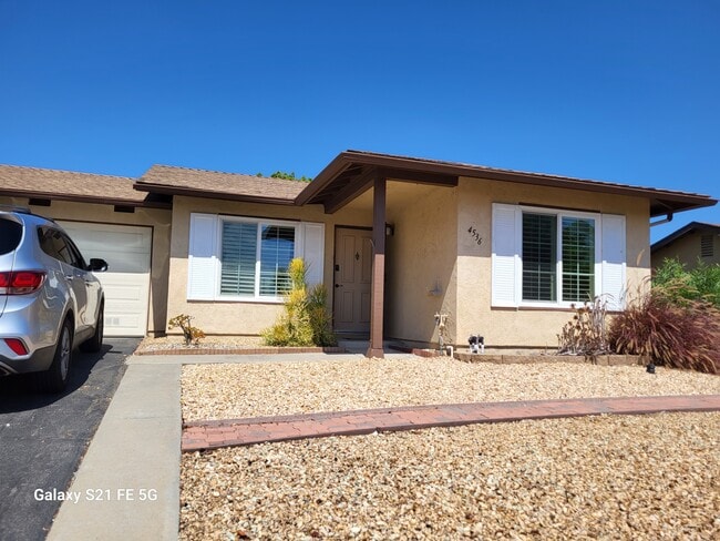 4536 Beverly Glen Dr in Oceanside, CA - Foto de edificio - Building Photo