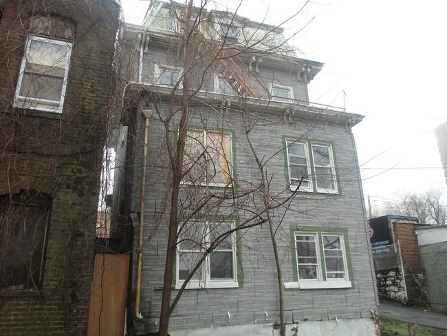 185 Warburton Ave in Yonkers, NY - Foto de edificio - Building Photo