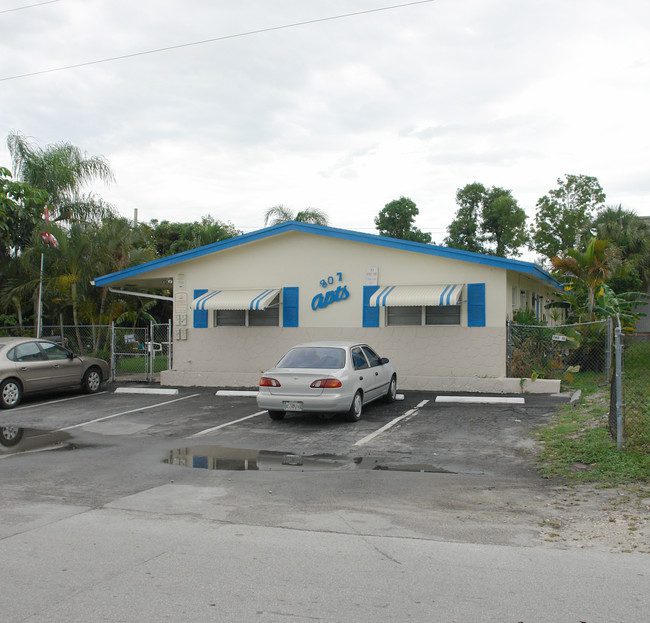 807 NW 4th Ave in Fort Lauderdale, FL - Building Photo - Building Photo