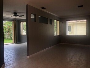 4319 Greenbriar Ln in Weston, FL - Foto de edificio - Building Photo