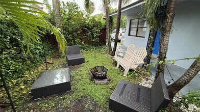 1035 SW 30th St in Fort Lauderdale, FL - Building Photo - Building Photo