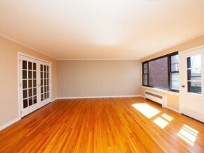 387 Harvard St, Unit 5 in Brookline, MA - Building Photo - Building Photo