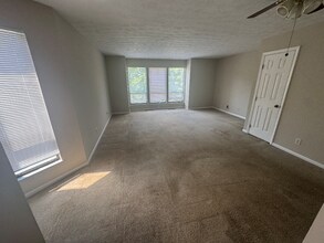 1125 St Christopher Dr in Russell, KY - Foto de edificio - Building Photo