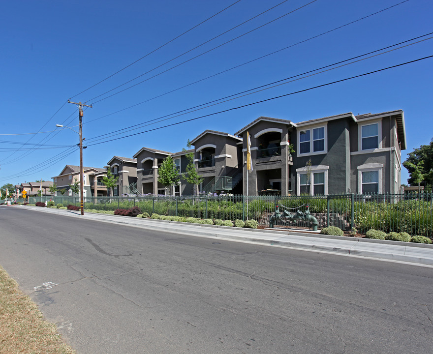 Varenna Senior Apartments (Senior Living) in Sacramento, CA - Building Photo