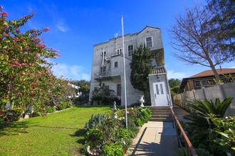 764-776 Hyperion Ave in Los Angeles, CA - Foto de edificio - Building Photo