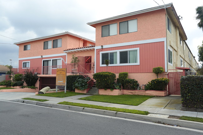 San Ramon Apartments in Lawndale, CA - Foto de edificio - Building Photo