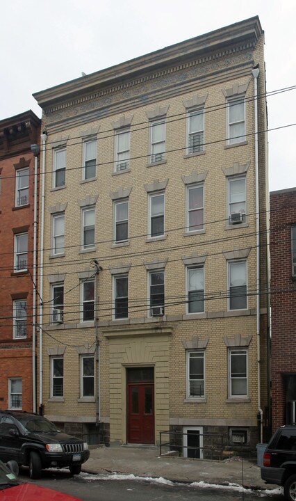 13 N Bond St in Mount Vernon, NY - Building Photo