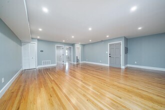 381 1st St in Jersey City, NJ - Building Photo - Building Photo